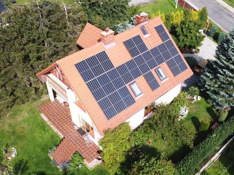 قام بائع التجزئة التابع لشركة Sunpal Solar بتزويد منتجات الطاقة الشمسية بقدرة 9.24 كيلو وات في بولندا