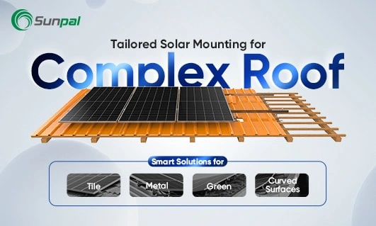 Panneaux solaires montés sur une structure de toit complexe avec différents matériaux.