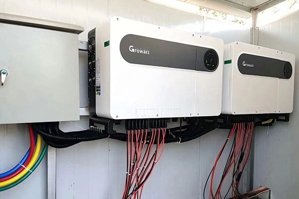 2pcs of 320KW on-grid inverter parallel to a 640KW on-grid inverter
